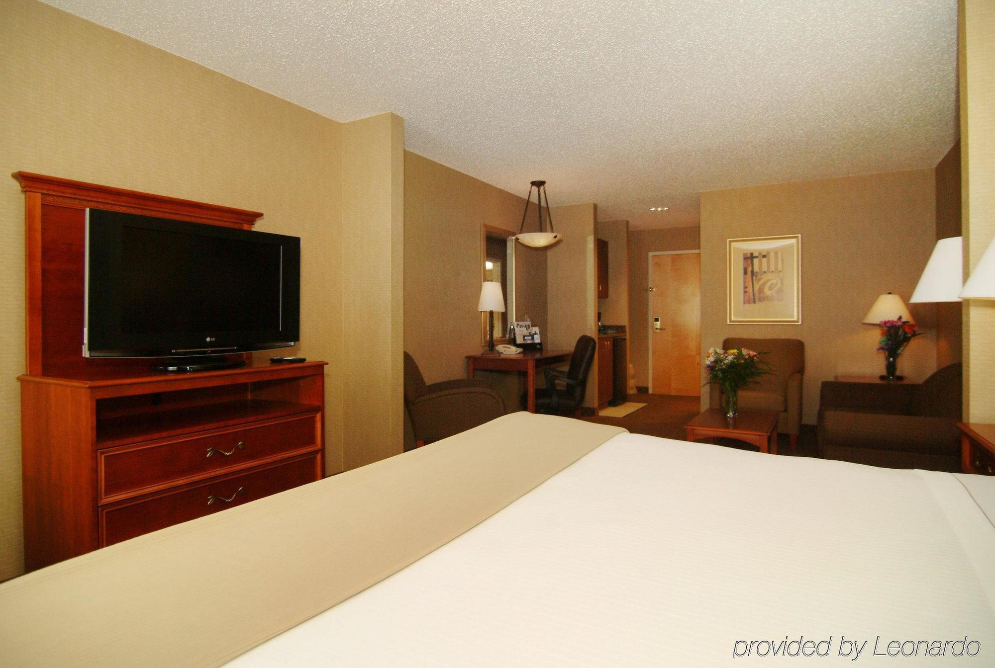 Holiday Inn Express Hotel & Suites Cedar Rapids I-380 At 33Rd Avenue By Ihg Exteriör bild